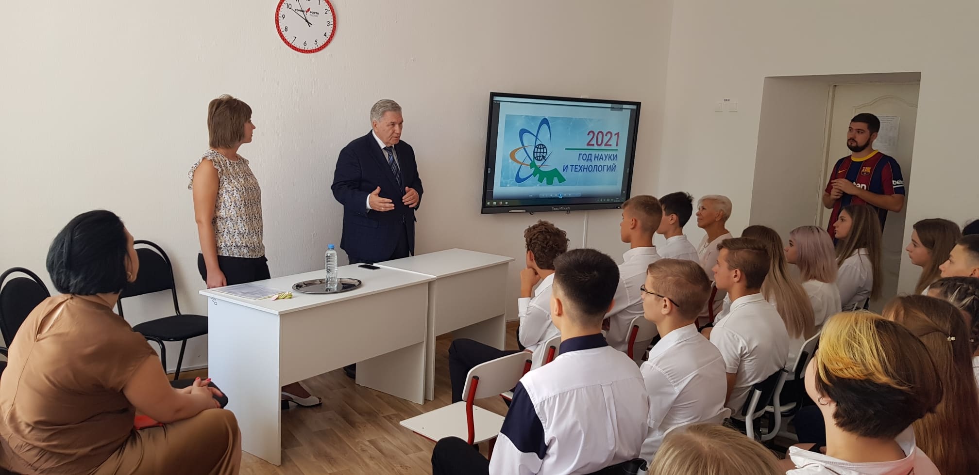 Сергей Михалев поздравил с Днем знаний школьников города Красный Сулин 